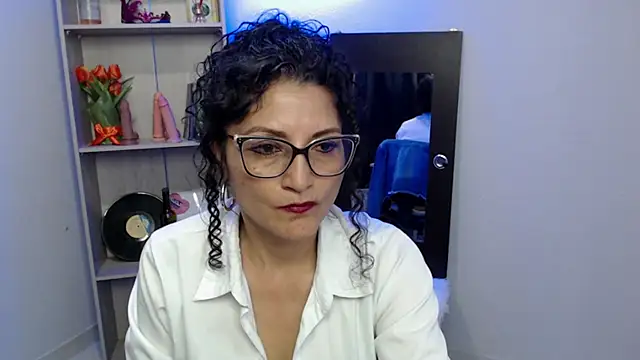 Snapshot of arianna_ros3 chatting on 02.01.25 arianna ros3 online show from 02.01.25