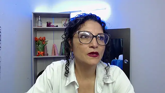 Snapshot of arianna_ros3 chatting on 02.01.25 arianna ros3 online show from 02.01.25