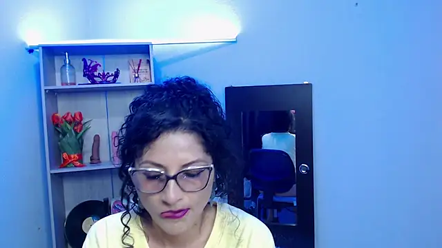 Snapshot of arianna_ros3 chatting on 02.04.25 arianna ros3 online show from 02.04.25