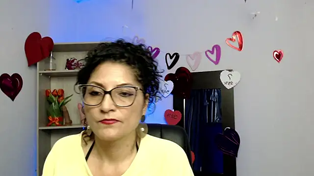 Snapshot of arianna_ros3 chatting on 02.15.25 arianna ros3 online show from 02.15.25
