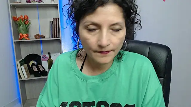 Snapshot of arianna_ros3 chatting on 03.04.25 arianna ros3 online show from 03.04.25