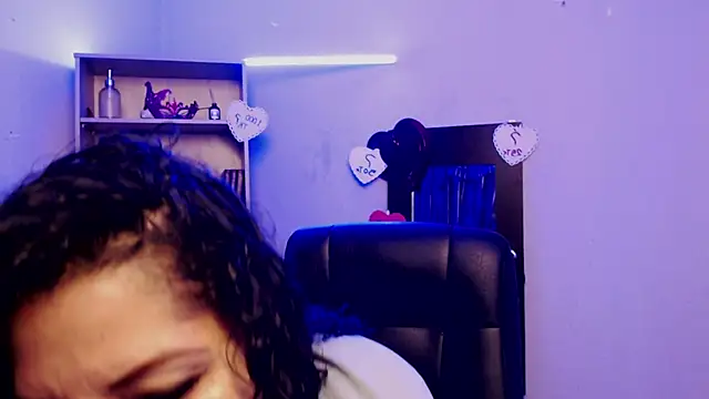 Snapshot of arianna_ros3 chatting on 03.19.25 arianna ros3 online show from 03.19.25