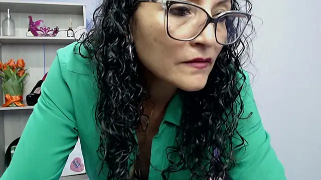 Snapshot of arianna_ros3 chatting on 03.20.25 arianna ros3 online show from 03.20.25
