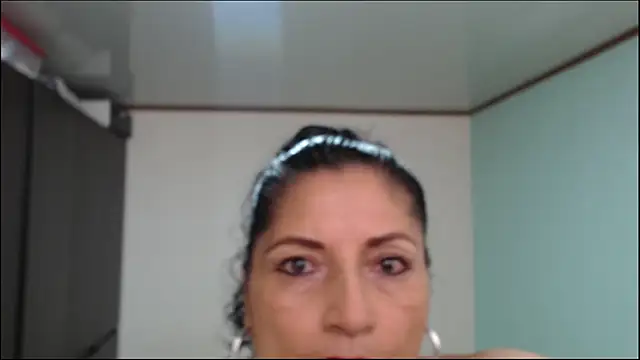 Snapshot of arianna_ros3 chatting on 10.02.25 arianna ros3 online show from 10.02.25