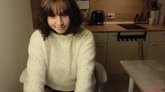 Snapshot of whatamarrie chatting on 12.18.24 whatamarrie online show from 12.18.24