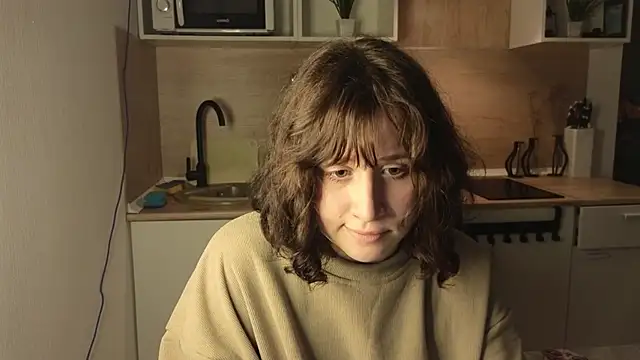 Snapshot of whatamarrie chatting on 12.22.24 whatamarrie online show from 12.22.24