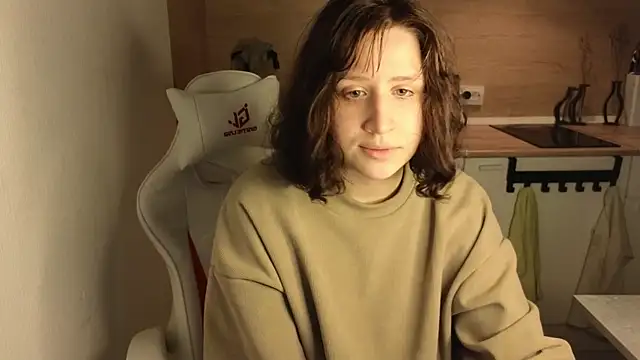 Snapshot of whatamarrie chatting on 12.23.24 whatamarrie online show from 12.23.24