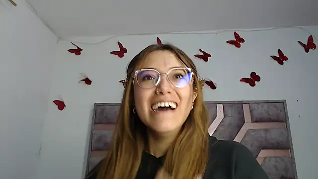 Snapshot of Anny_Fox- chatting on 09.26.25 Anny Fox- online show from 09.26.25