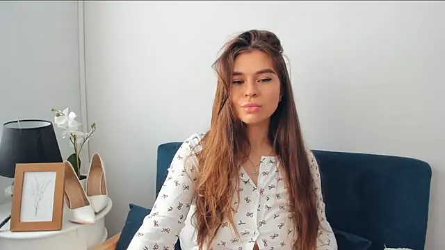 Snapshot of CamilaAmazing chatting on 10.13.25 CamilaAmazing online show from 10.13.25