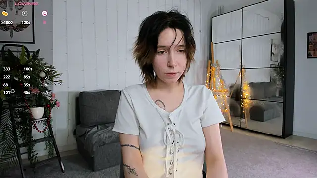 Snapshot of lilithlunna chatting on 12.27.24 lilithlunna online show from 12.27.24