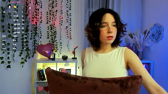 Snapshot of lilithlunna chatting on 02.15.25 lilithlunna online show from 02.15.25