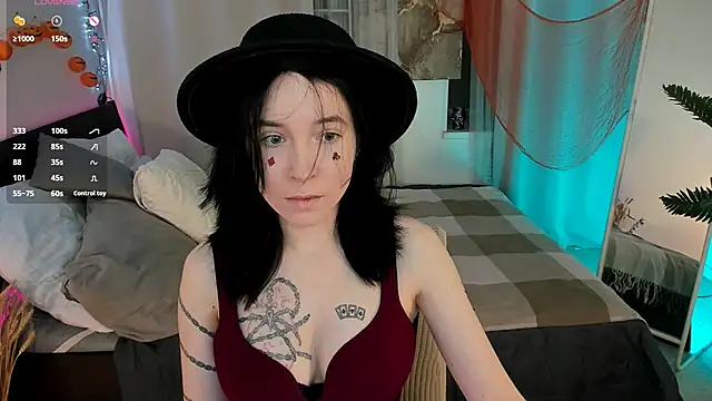 lilithlunna online show from 10.28.25