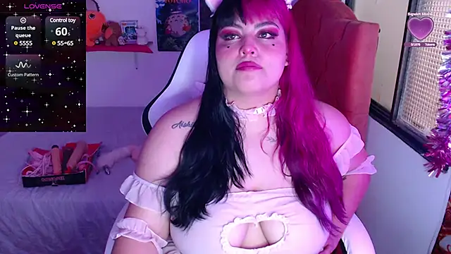 Snapshot of Pinky-Flower chatting on 01.24.25 Pinky-Flower online show from 01.24.25