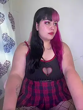 Snapshot of Pinky-Flower chatting on 02.11.25 Pinky-Flower online show from 02.11.25