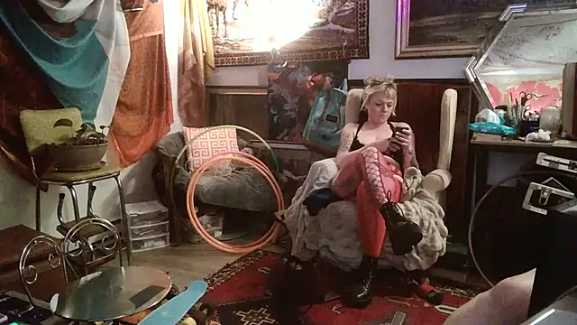 Snapshot of SilverandFox chatting on 02.25.25 SilverandFox online show from 02.25.25