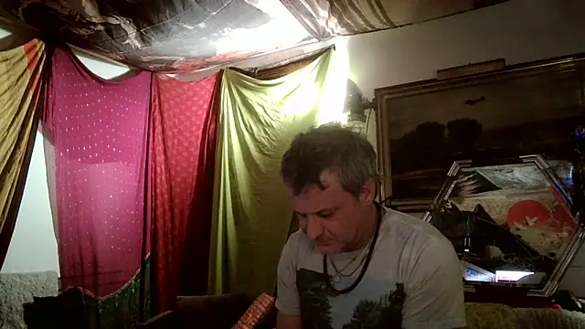 Snapshot of SilverandFox chatting on 03.21.25 SilverandFox online show from 03.21.25