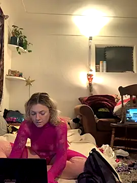 Snapshot of SilverandFox chatting on 10.31.25 SilverandFox online show from 10.31.25