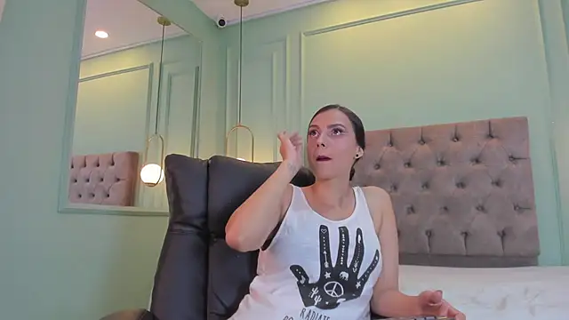 Abril jones10 online show from 12.31.24