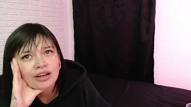 Snapshot of rousstattoo chatting on 01.05.25 rousstattoo online show from 01.05.25