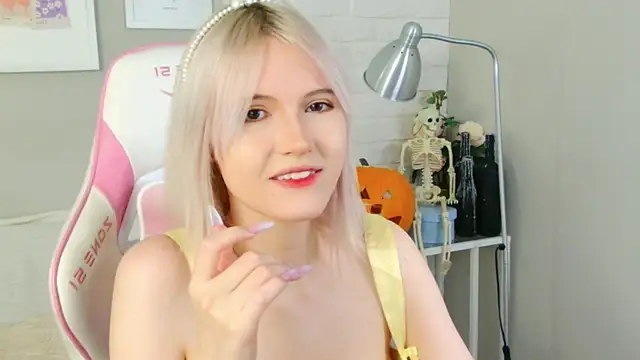 NellieLoyns online show from 10.25.25