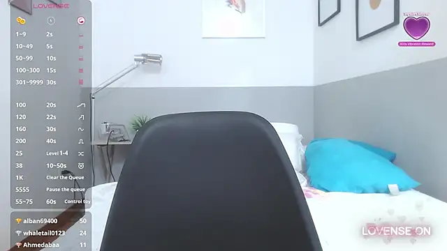 Snapshot of MommyHelpsmee chatting on 01.30.25 MommyHelpsmee online show from 01.30.25