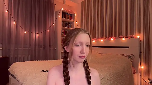 Snapshot of Awwwrora chatting on 10.13.25 Awwwrora online show from 10.13.25