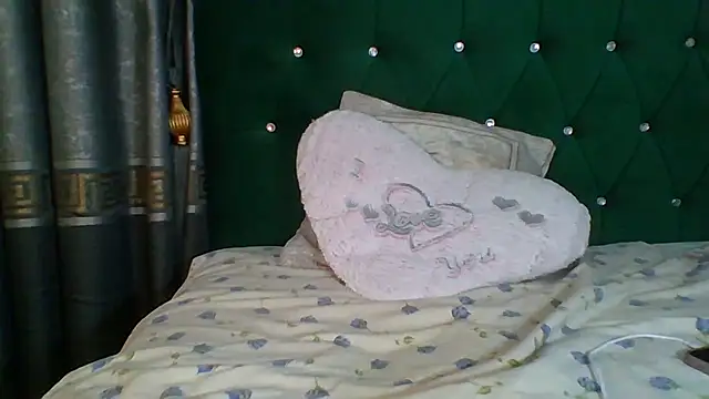 Snapshot of LeydiLi chatting on 03.20.25 LeydiLi online show from 03.20.25