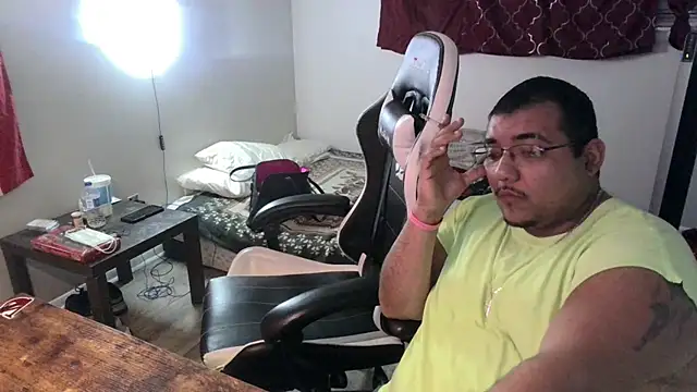 Snapshot of cloudy_couple444 chatting on 12.28.24 cloudy couple444 online show from 12.28.24