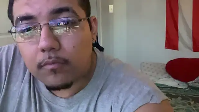 Snapshot of cloudy_couple444 chatting on 02.21.25 cloudy couple444 online show from 02.21.25