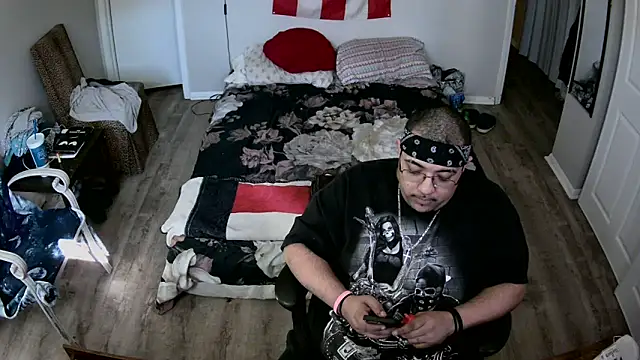 Snapshot of cloudy_couple444 chatting on 02.28.25 cloudy couple444 online show from 02.28.25