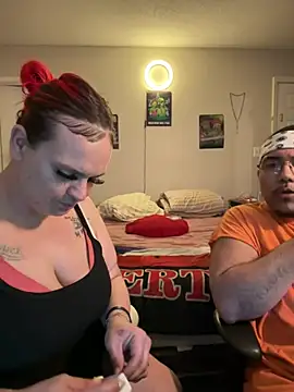 Snapshot of cloudy_couple444 chatting on 03.15.25 cloudy couple444 online show from 03.15.25