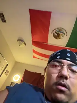 Snapshot of cloudy_couple444 chatting on 09.17.25 cloudy couple444 online show from 09.17.25