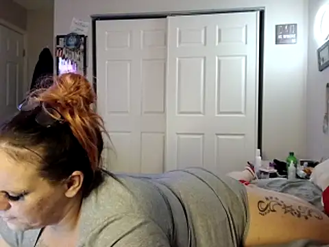 Snapshot of cloudy_couple444 chatting on 10.18.25 cloudy couple444 online show from 10.18.25