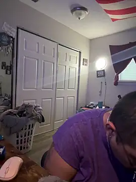 Snapshot of cloudy_couple444 chatting on 10.21.25 cloudy couple444 online show from 10.21.25