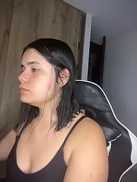 Snapshot of pretty_angela1 chatting on 11.30.25 pretty angela1 online show from 11.30.25