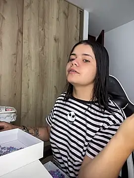 Snapshot of pretty_angela1 chatting on 12.04.25 pretty angela1 online show from 12.04.25