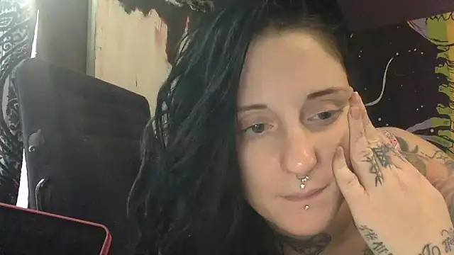 Snapshot of Eden_Darkskye chatting on 12.31.24 Eden Darkskye online show from 12.31.24