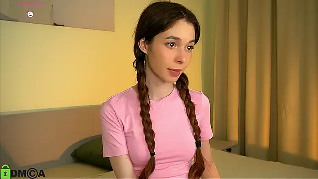 Snapshot of LittleOriana chatting on 01.30.25 LittleOriana online show from 01.30.25
