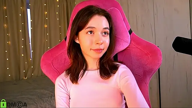 Snapshot of LittleOriana chatting on 03.14.25 LittleOriana online show from 03.14.25