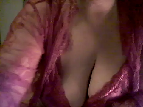 Snapshot of Betty2u chatting on 02.16.25 Betty2u online show from 02.16.25