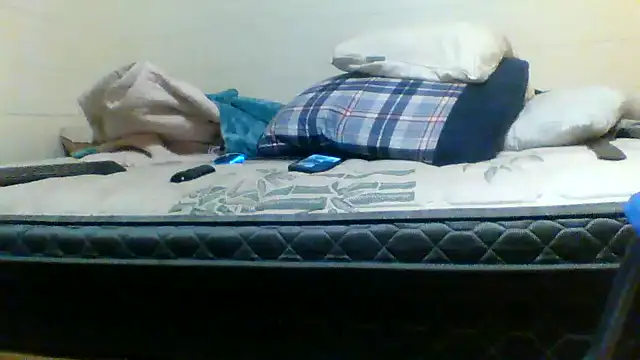 Snapshot of k1oudE chatting on 02.11.25 k1oudE online show from 02.11.25