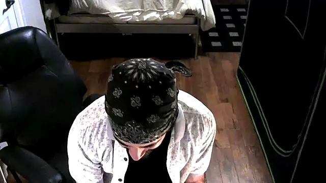 Snapshot of Faded-Solo chatting on 01.21.25 Faded-Solo online show from 01.21.25