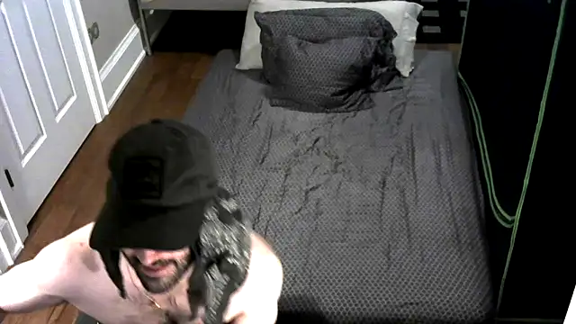 Snapshot of Faded-Solo chatting on 02.22.25 Faded-Solo online show from 02.22.25