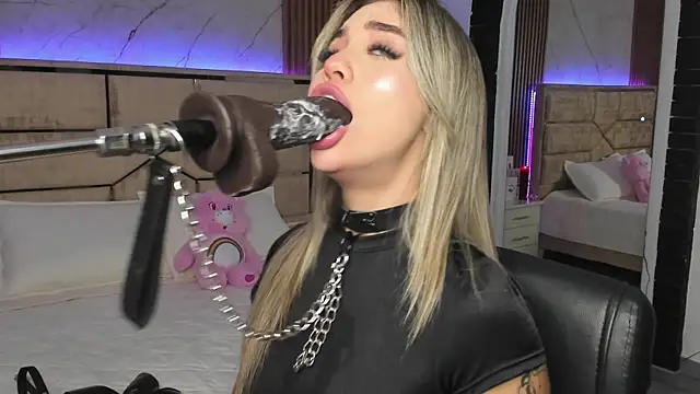 Snapshot of EmiilyHendriixx chatting on 03.12.25 EmiilyHendriixx online show from 03.12.25