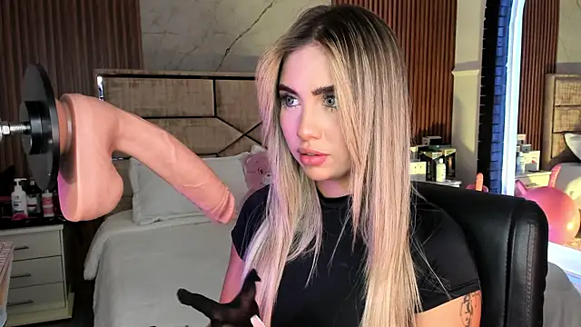 Snapshot of EmiilyHendriixx chatting on 09.20.25 EmiilyHendriixx online show from 09.20.25