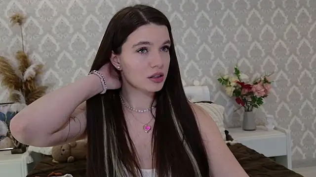 Snapshot of Nellie_Medina chatting on 02.20.25 Nellie Medina online show from 02.20.25
