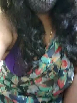 Snapshot of Rathi22 chatting on 10.25.25 Rathi22 online show from 10.25.25