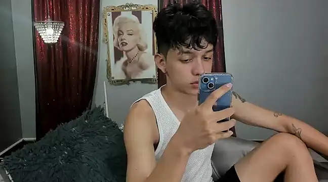 Snapshot of jisuscat chatting on 03.23.25 jisuscat online show from 03.23.25