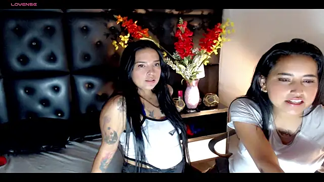 Snapshot of Carolaine01 chatting on 01.11.25 Carolaine01 online show from 01.11.25