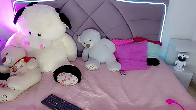 Carolaine01 online show from 11.14.25